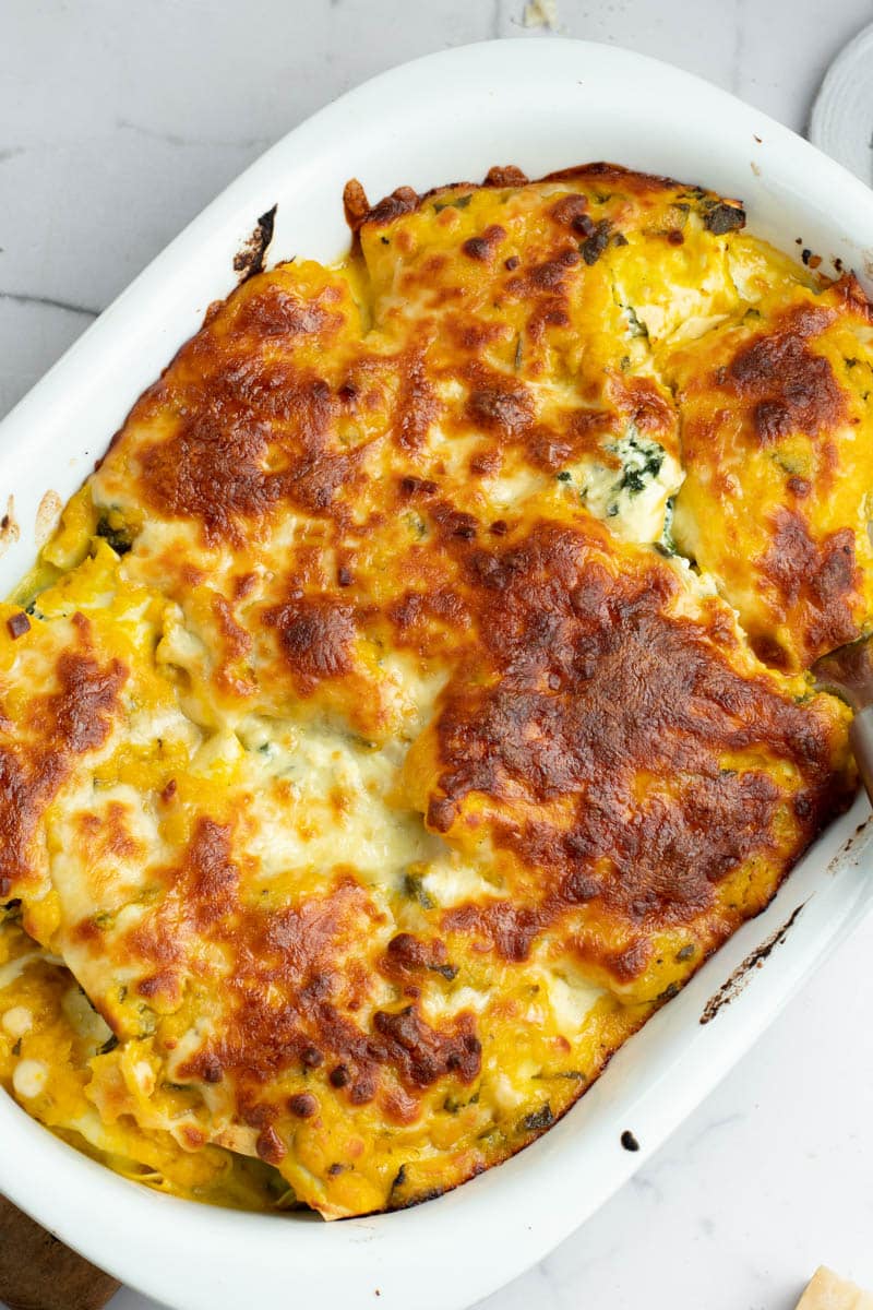 découvrez comment réchauffer vos lasagnes au four pour un plat savoureux et parfaitement chaud. suivez nos conseils pratiques pour savourer ce classique italien comme s'il venait d'être sorti du four.